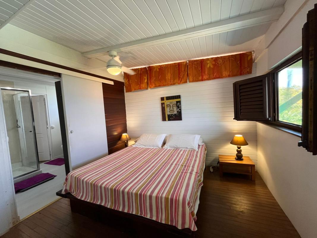 villa-avec-jacuzzi-vue-mer-tartane-caravelle - chambre